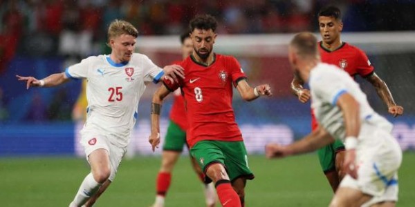 澳门真人百家乐登录入口-B费：对手收缩防守，为制造机会我只能强行传球