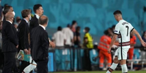 澳门真人百家乐登录入口-开局最美妙欧洲杯提早出局 C罗再度怒摔队长袖标！